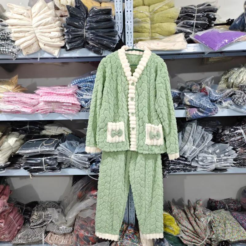 Women's Sweet Style Coral Fleece Pajamas Set with Rabbit Head Jacquard and Bowknot, Thickened for Autumn and Winter 2025.