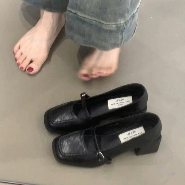 

Soft leather version! Retro thick heel small leather shoes women s head shallow mouth one-word buckle with Mary Jane shoes temperament commuter shoes 35