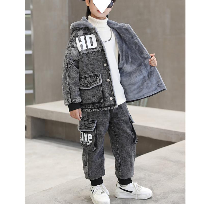 Chłopięcy plus aksamitny garnitur zimowy dziecięcy zimowy dżinsowy dwuczęściowy garnitur, duże chłopcy i chłopcy grube ubrania