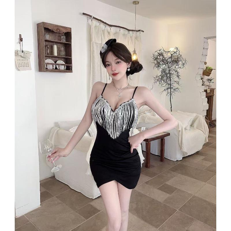

Autumn and winter new celebrity low-cut elastic fringed splicing suspender irregular hip-wrapped short primer dress L чорний