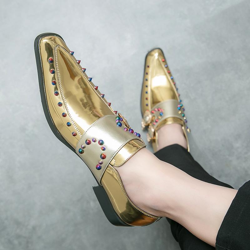 Paar blaue Enchantress Chelsea-Goldstiefel mit spitzen großen Absätzen für Herren aus Leder mit Metallspikes