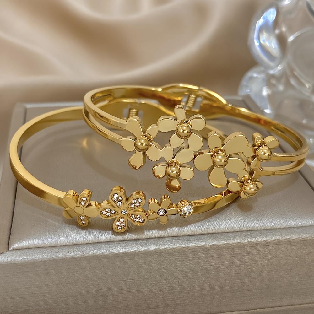 Two-piece set Exquisite, fashionable, and romantic new flower-shaped stainless steel metal bracelet set inlaid with synthetic zirconia, a delicate