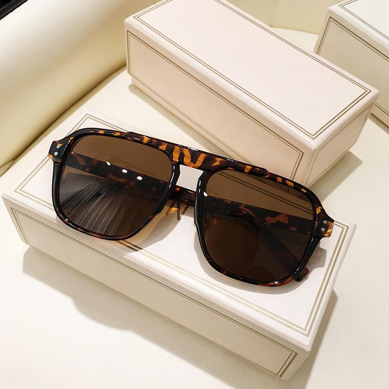 

Fashion Oversized Yellow Square Sunglasses Women 2025 Design Rivets Decor Acrylic Rectangle Sun Glasses Shades Eyewear Wholesale as picture