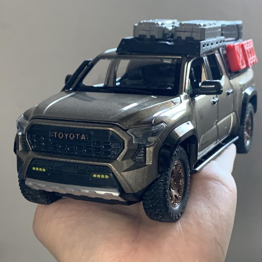 1/24 Toyota Tacoma Off Road SUV Alloy Diecast Model Car Sound and Light Pull Back Children Toy Car Birthday Gifts for Boy Kids