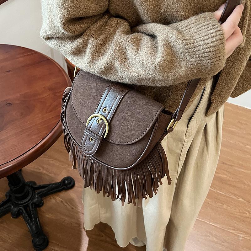 

Студенческий модный тренд рюкзак сумка девушка 2025 новая сумка через плечо цветовая гамма ремень с пряжкой плечевая сумка мессенджер 20*7*16