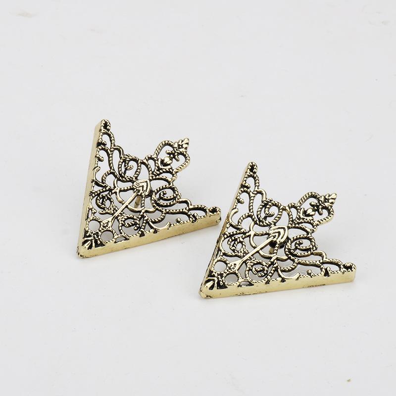 Vintage Floral Triangle Brooch Pin Elegant Hollow Crown Design for Casual Attire & Music Festivals Versatile Accessory