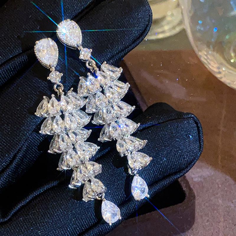 Orecchini Vintage a Forma di Pera con Perle e Intarsi di Diamanti - Stile Retrò, Lusso Leggero, Design di Alta Gamma