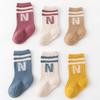 Herbst Baby Buchstaben Stickerei Baumwolle Boden Schlauchstrümpfe Koreanische Kinder Strick Weich Mode Kniehoch Lange Socken für Säuglingsjungen Mädchen