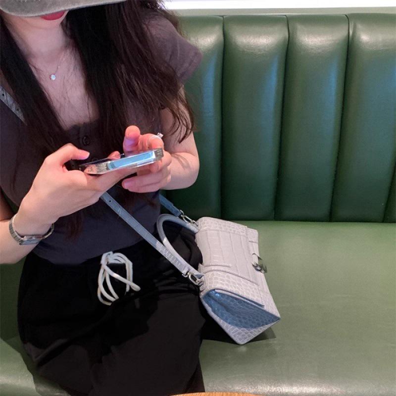 

Женская летняя футболка с коротким рукавом и рубчиком на плече – Сексуальный топ с открытой ключицей Large темно-серого