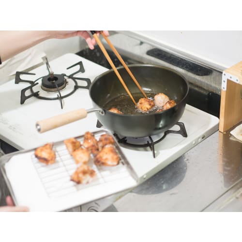 Sugiyama Metal Frying Pan, 23cm, Deep, Induction and Gas Compatible, Made In Japan, Artisan Style, Nano-Embossed Finish, Lightweight, Oil-Accepting, K