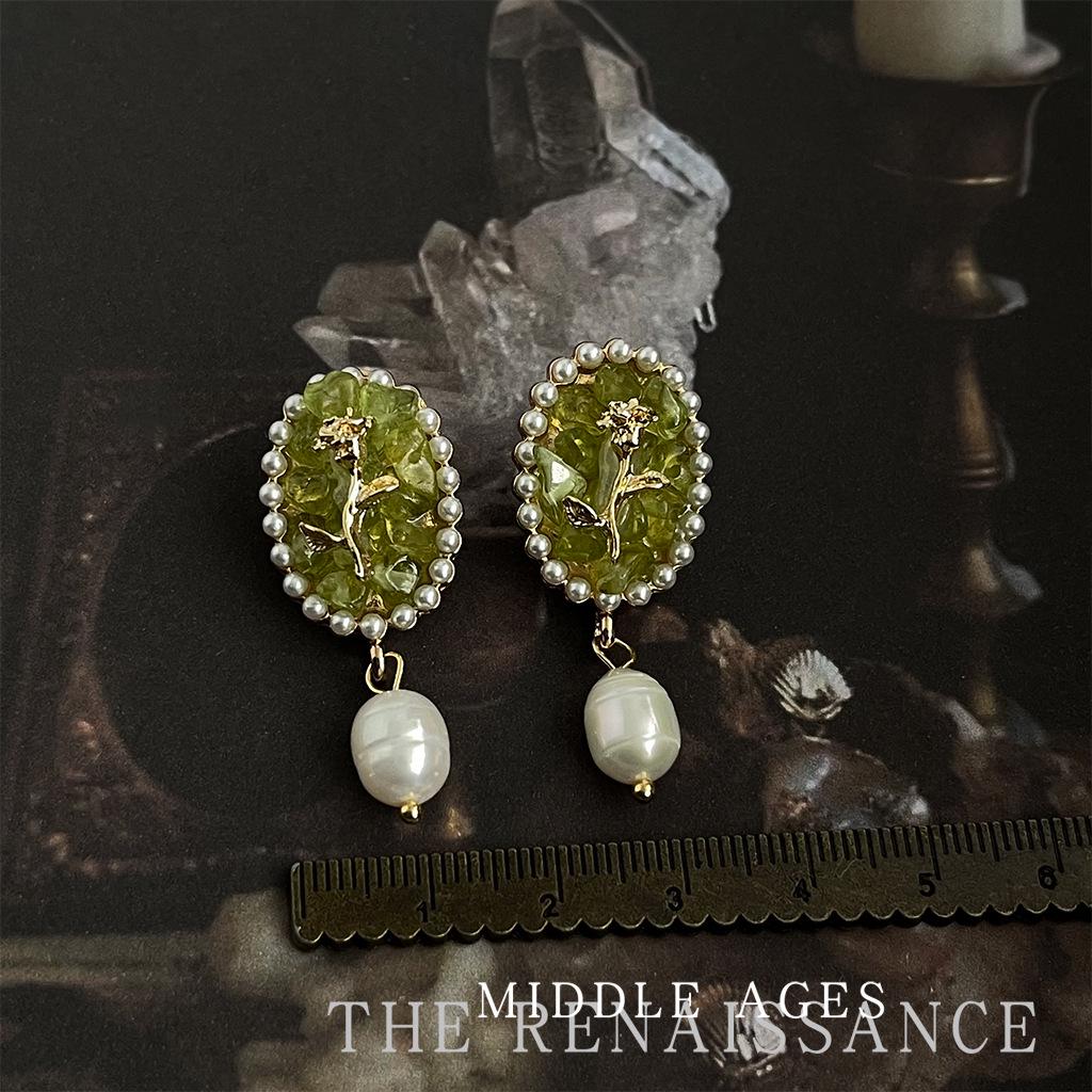 Elegant Vintage-Inspired Green Zirconia Stud Earrings Collection
