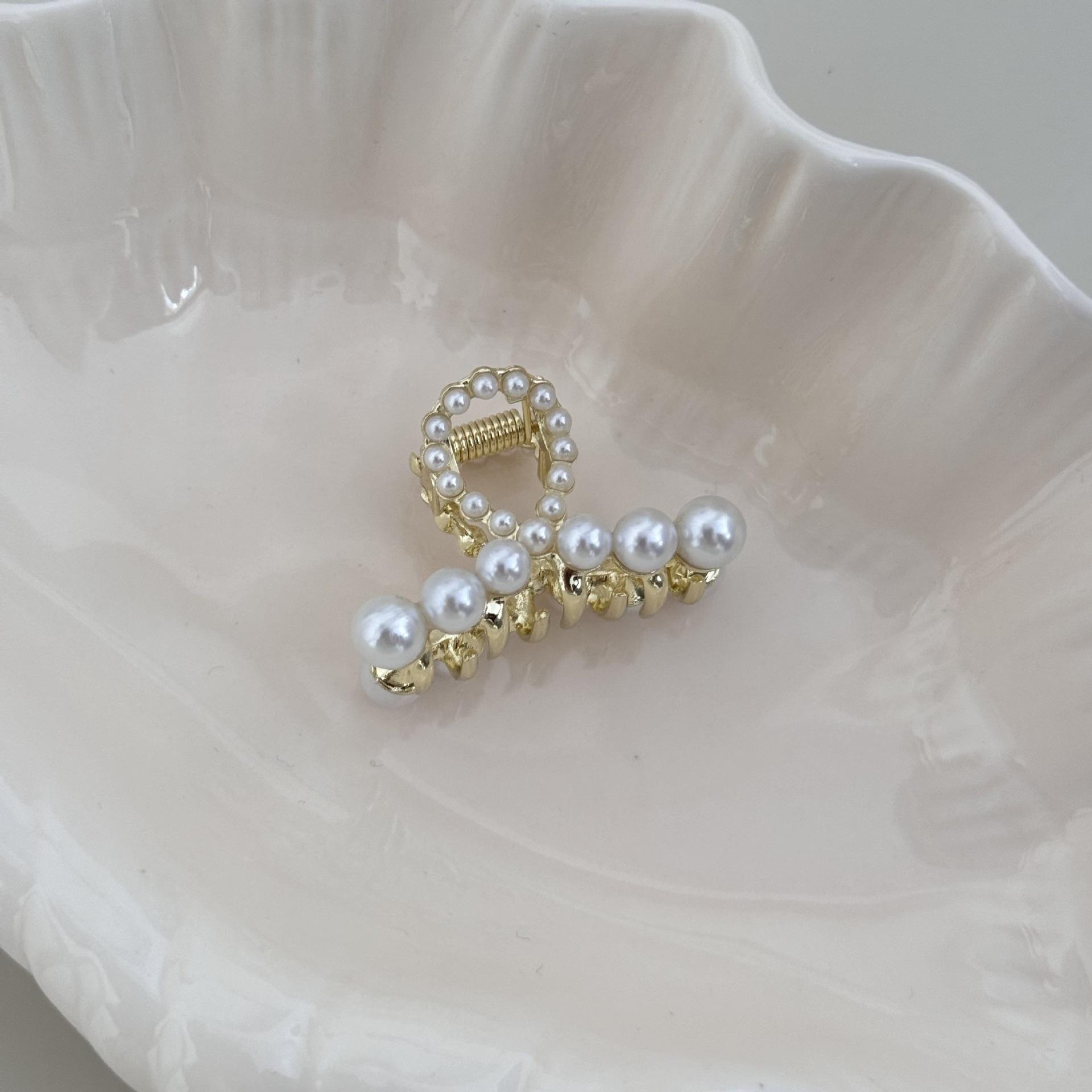 

High-end hair clips new bangs pearl shark small grab clip female back of the head spoon clip half tie hair accessories