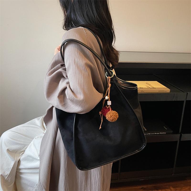 

New Women Comuter Shopping Tote Bag Large Capacity Leopard Print Shoulder Bag Comfortable and Versatile Texture Bag for Travel чёрный