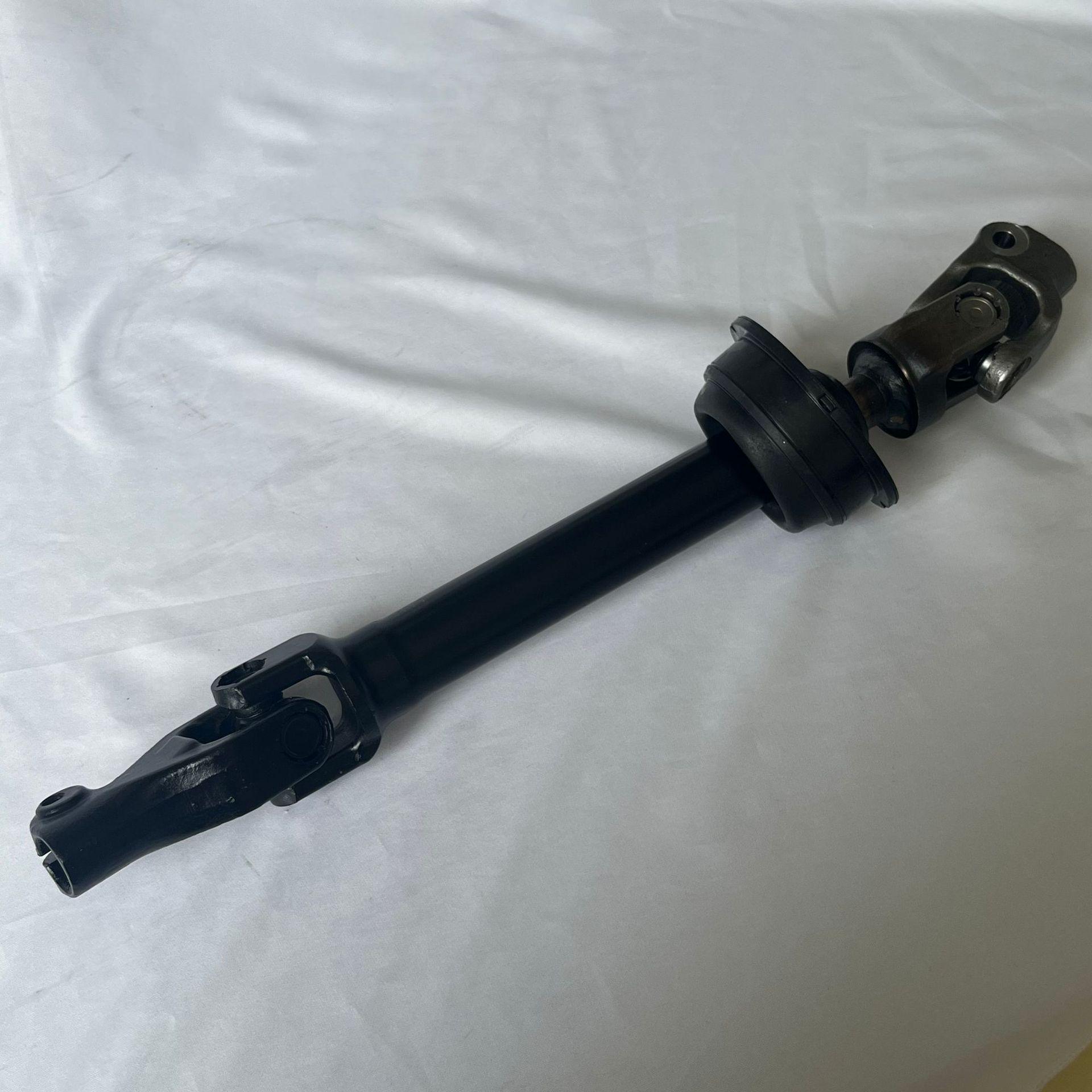 The 45220-0E030 fits the Toyota Highlander steering gear universal joint cross shaft. Elephant