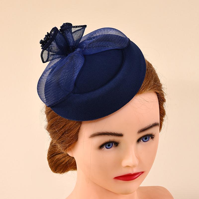 Berretto in rete stile britannico: Cappello da Assistente di Volo Retrò Elegante per Spose - Elegante Accessorio per Capelli di Alta Gamma