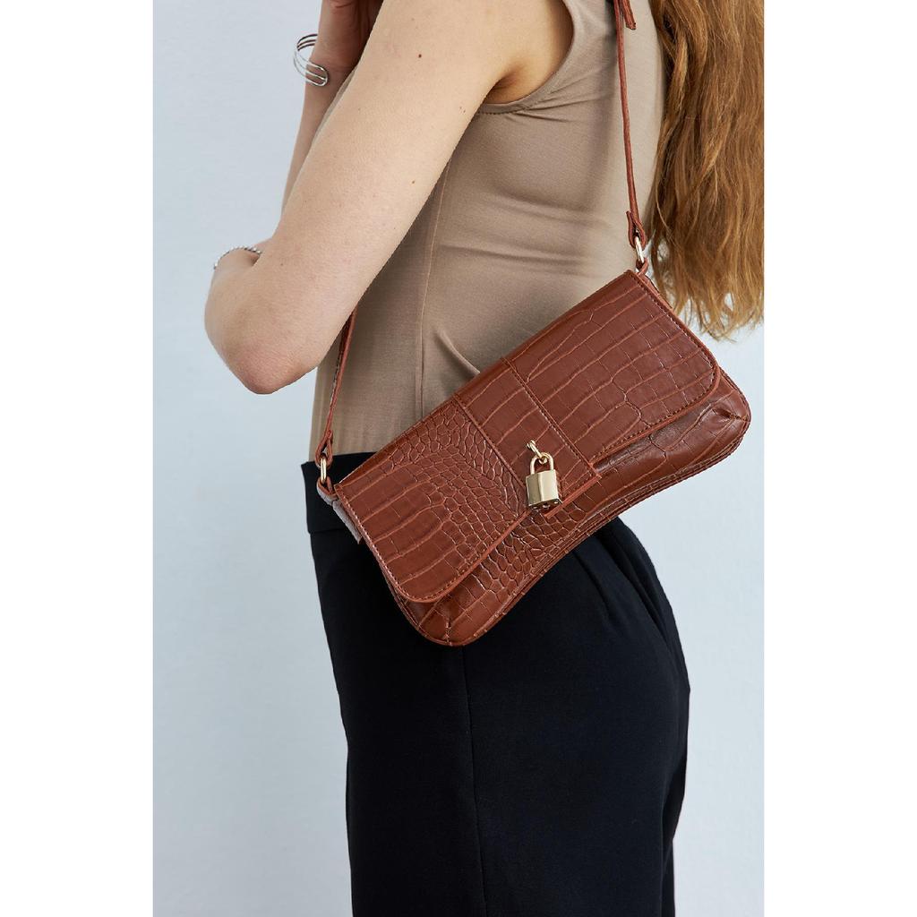 Claret Red Damen-Schultertasche im Krokodilleder-Look