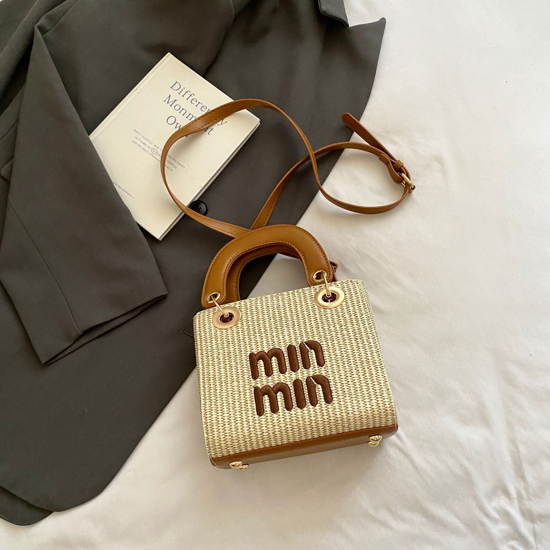 

Wholesale Portable Fashion 2025min Versatile Messenger Bag New Popular Woven Beach Shoulder Bag Women коричневый