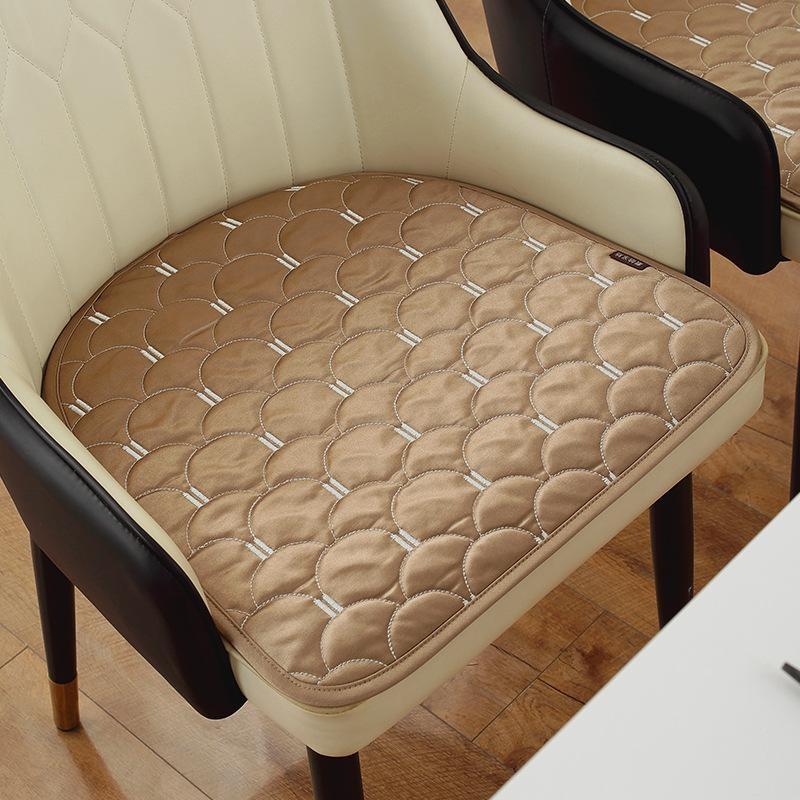 Prošívaný polštář na kancelářské a jídelní židle Čtvercový design Univerzální pro všechna roční období Tenký sedák na restaurační stoličku a židli Pohodlí