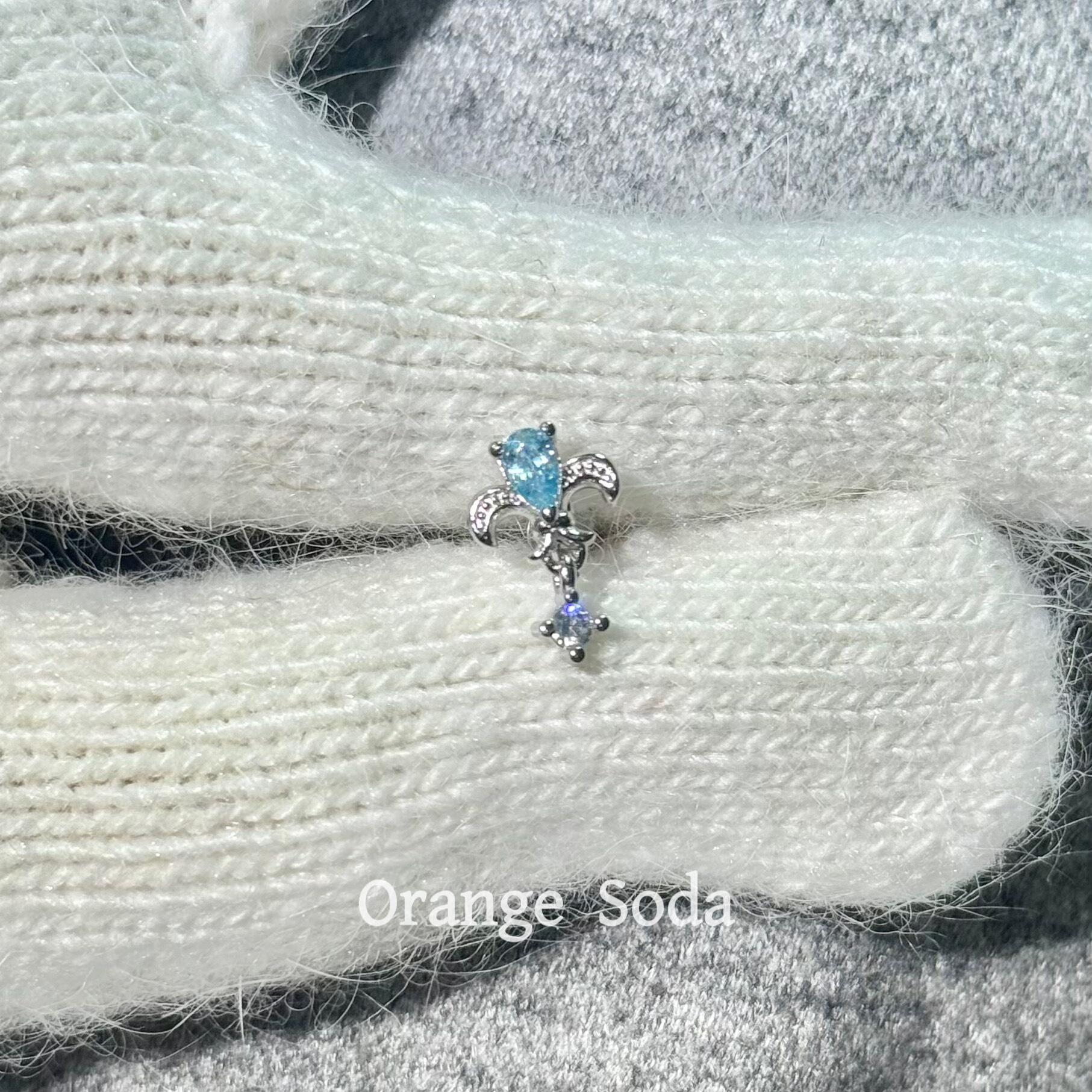 Серьга-гвоздик для хряща  Синий ирис  с цирконием в форме капли, титановая сталь