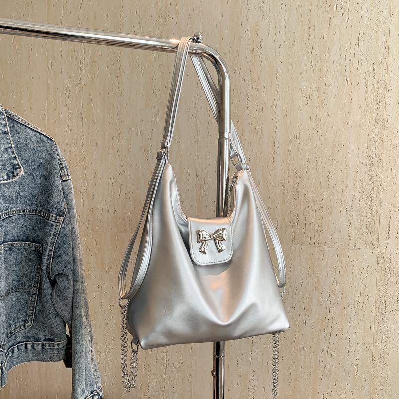 

2024 spring new niche design simple texture shoulder bag women Korean version fashion large capacity casual backpack women срібний