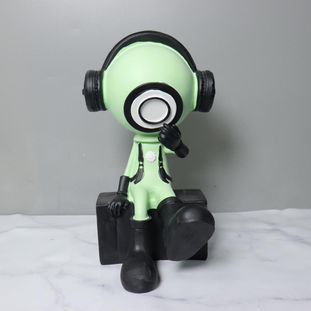 Modern Minimalist Astronaut Figurine for Children's Room - Trendy Collectible Bedroom and Living Room Decor