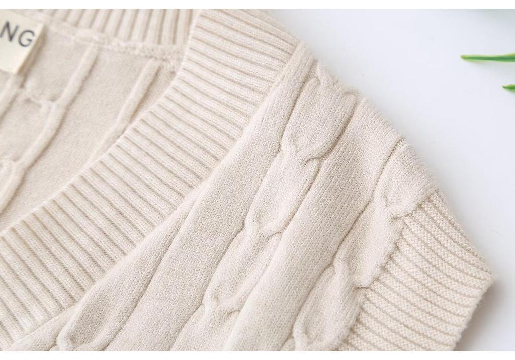 2026 Spring Korean V-neck Cable Knit Vest: Women's Plus Size Sleeveless College Style Layering Tank Top Shrug