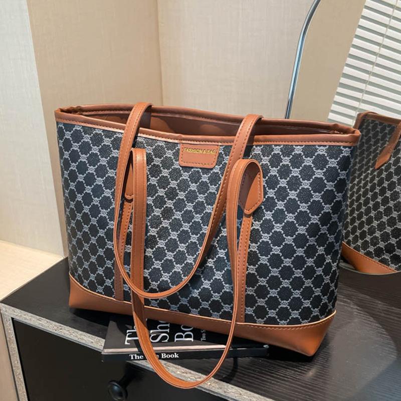 

Европейская и американская модная ретро-сумка-тоут большой вместимости, весна 2025, новая сумка для мамы, сумка через плечо, женская сумочка коричневый