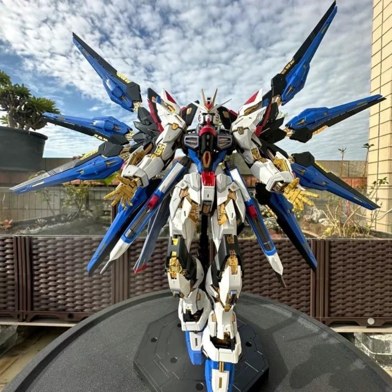 1/100 MGEX Scale Strike Freedom Assembly Mecha Model Kit with Wings of Light Action Figure Collectible Toy for Fans Adult Gift