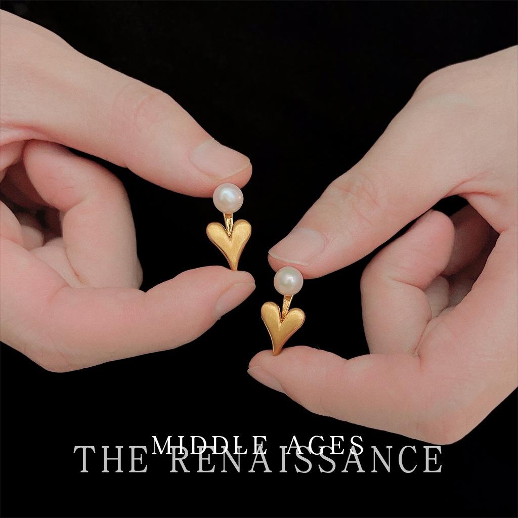 A two-wear~ freshwater pearl brushed love stud earrings French retro earrings