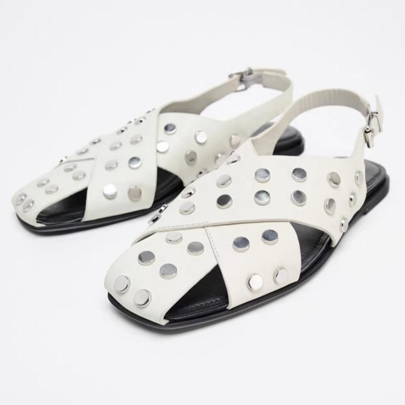 Fashion 2025 New Summer Casual Rivet Sandals Women Flats Fashion Buckle Strap Trend Walking Dress Women Sandals Heel Back Empty Shoes