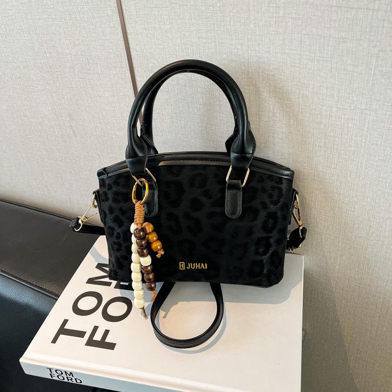 Niche Design Retro Matte Hand-held Underarm Bag Women's Autumn New Fashion Versatile Shoulder Tote Bag