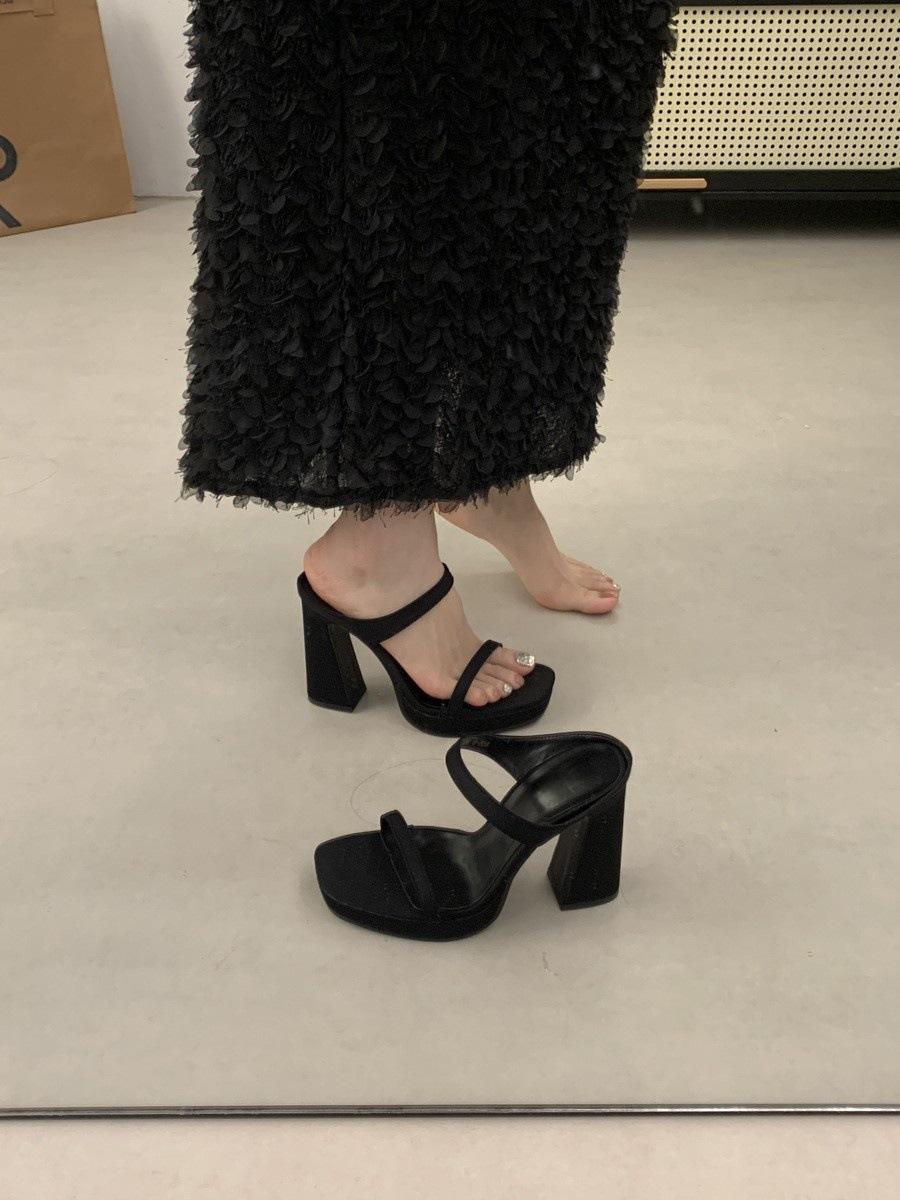 

French temperament word with thick heel open toe cool slippers women summer wear waterproof table leopard print beautiful high heel sandals women 34