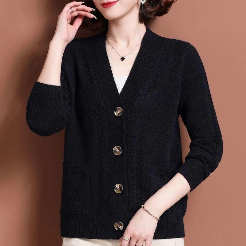 Middle-aged Mother Sweater Cardigan Women's Short Western Style Spring and Autumn Outer Fashion Knitted Small Jacket Loose