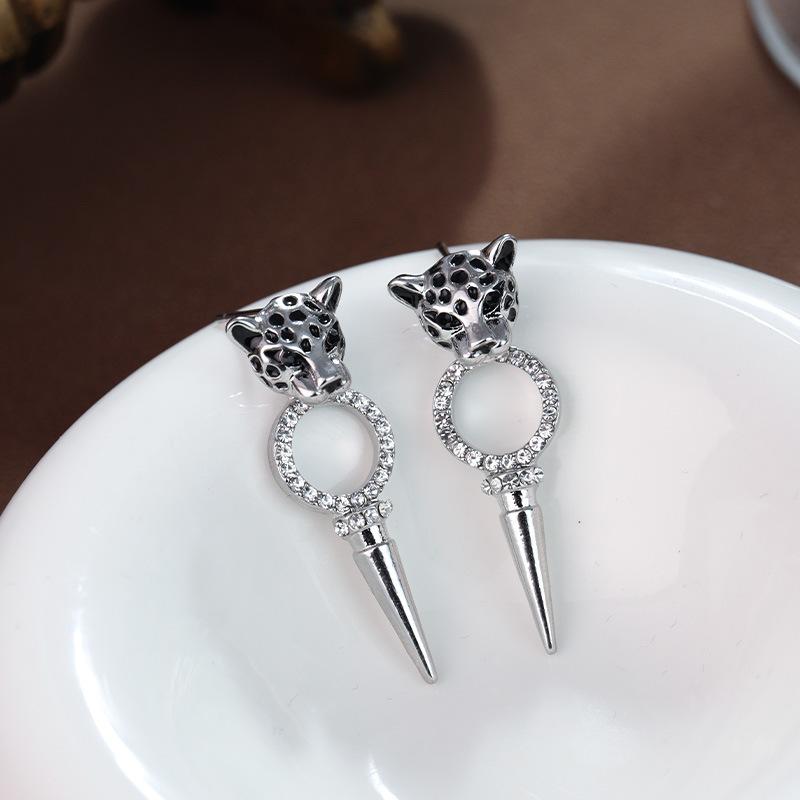 Personalized European and American leopard head conical pendant earrings, new temperament women's fashion earrings, fashionable and versatile earrings