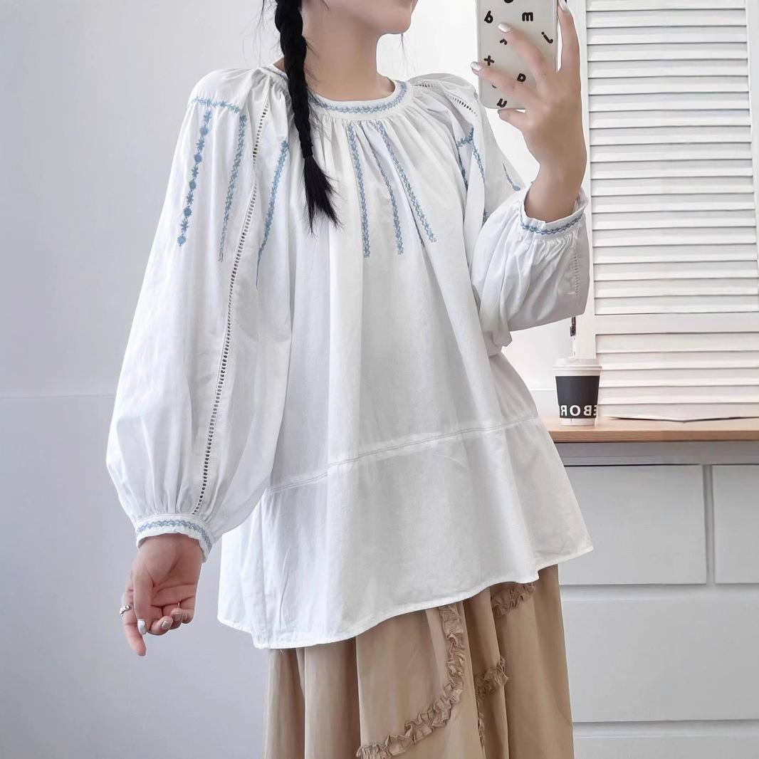 

Johnature Vintage Embroidery Pleated Round Neck Top Women Spring Patchwork Cut-out Balloon Sleeve Shirts Women One Size белый