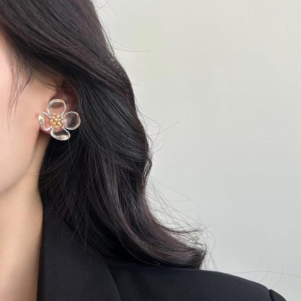Unique and beautiful flower resin stud earrings women's light luxury high-end temperament exquisite and sweet earrings light and romantic