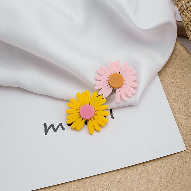 Clips de păr nou de primăvară/vară coreean cu margarete colorblock: Clips de păr proaspăt stil Hyuna cu cioc de rață și clips de sus