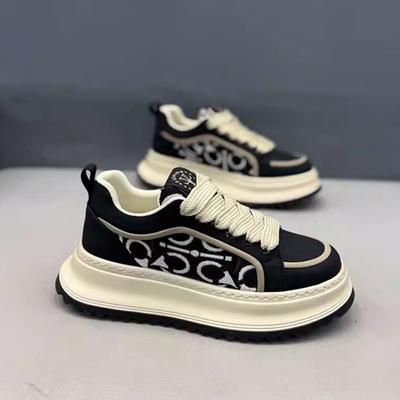 Modne Męskie Buty 2025 Wiosna Nowe Lekkie Wygodne Oddychające Buty Casual Modne Wszechstronne Sneakersy Męskie na Grubej Podeszwie Podwyższające