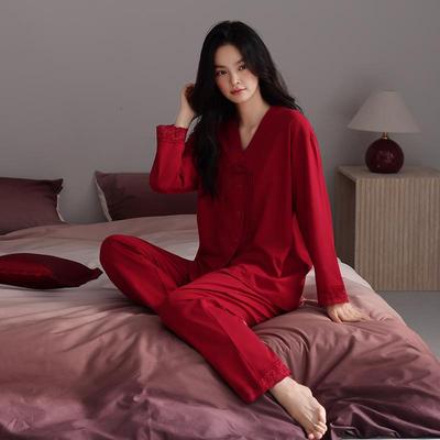 Ev ve uyku için kıyafetler – Pijamalar ve uyku takımları