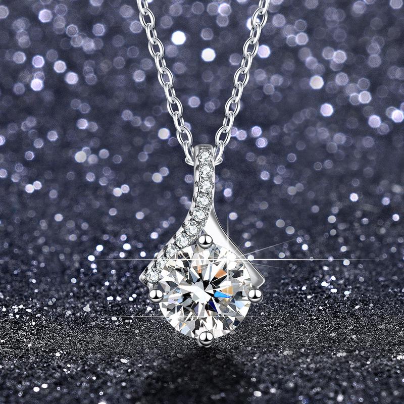 Herzförmige vierblättrige Kleeblatt Moissanit Halskette für Frauen - Xiaohongshu Douyin Kuaishou Influencer Kollektion