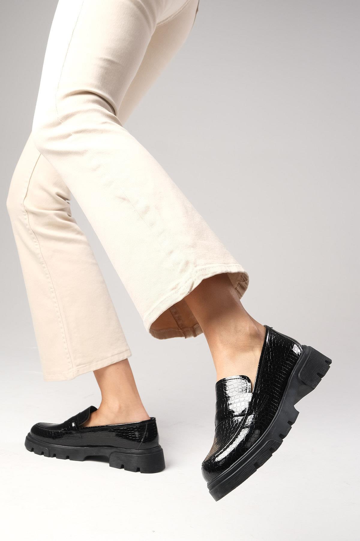 

Black Color Thick Soled Women s Loafer Shoes 35 чорний