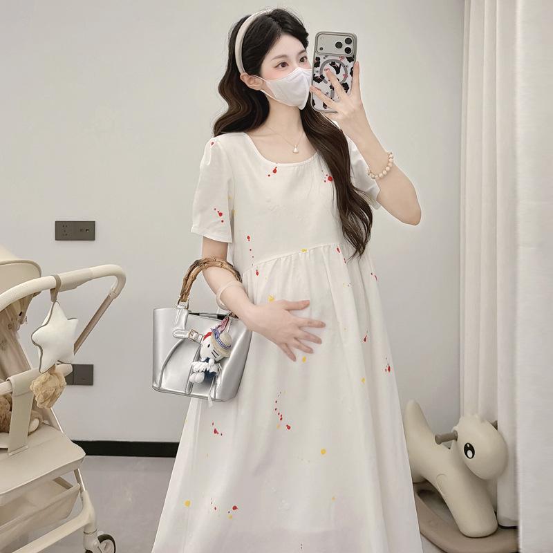 2026 Summer White Short Sleeve Maternity Wear: Simple, Loose, and Slimming Design