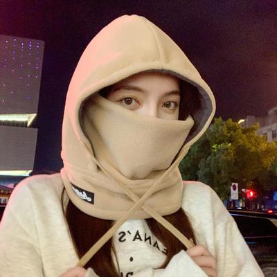 Nakrycia głowy – Czapki