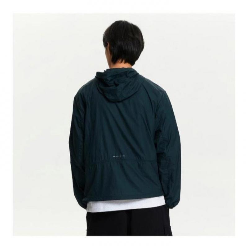 New Balance Logo Lightweight Windbreaker Nbnae21013 3