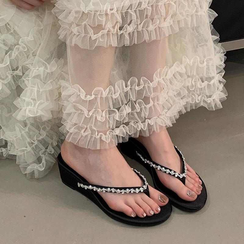 Moda Damskie Sandały na Koturnie Klapki Pantofle Buty Dla Pań Nowość Lato Plaża Japonki Moda Błyszczące Damskie Pantofle na Obcasie Buty