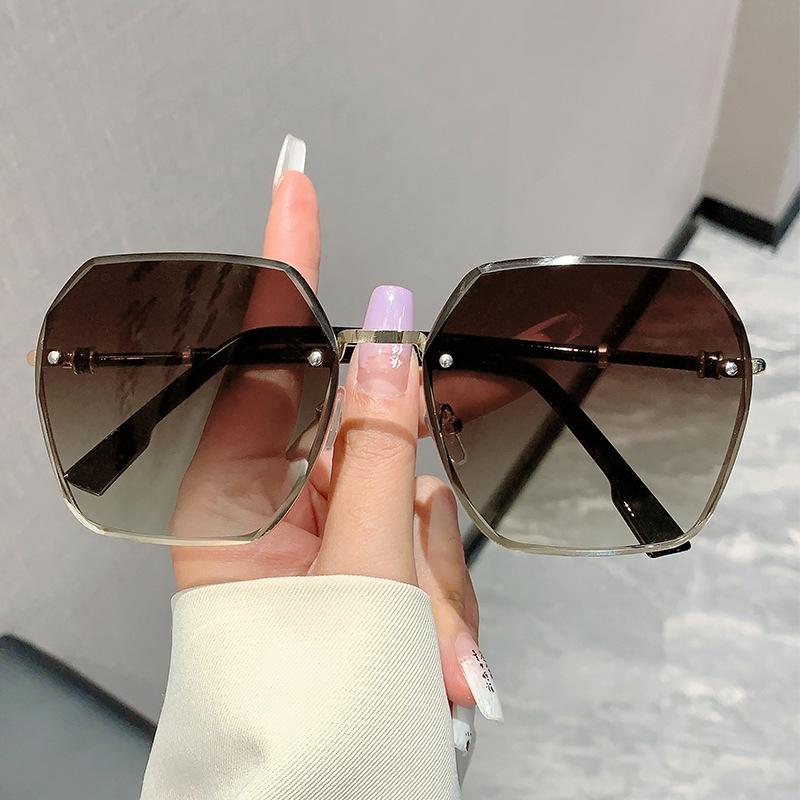 

Fashion Vintage Luxury Brand Designer Rivet Polygon Sunglasses Women For Female Sun Glasses Punk Popular Outdoor Metal Shades UV