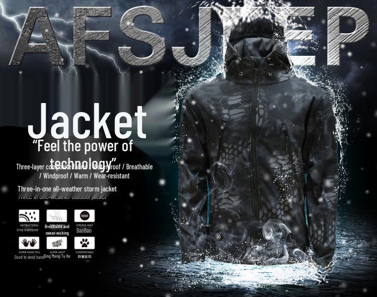 Men's Tactical Softshell Fleece Jacket: Windproof, Waterproof, Outdoor Sports Outerwear.