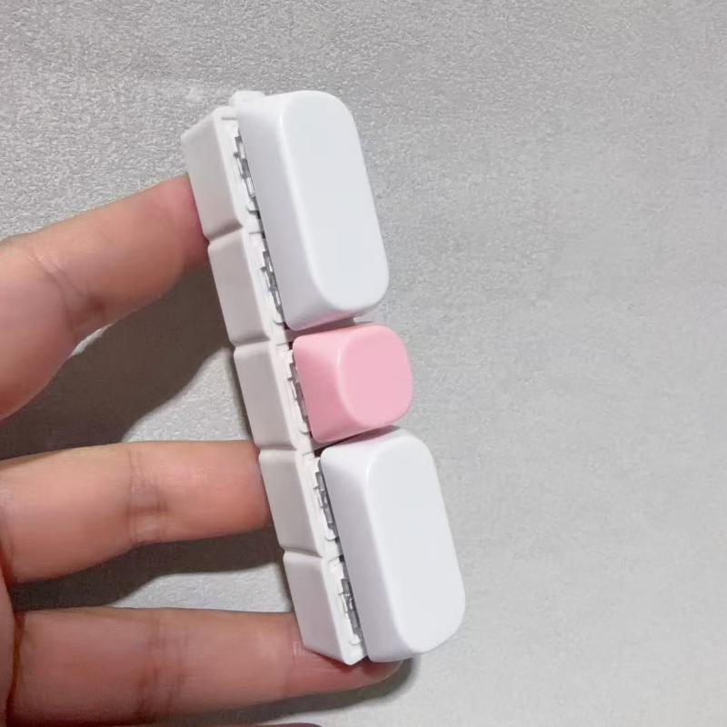 Fidget Button Keychain Toy Mini Keyboard Shape Stress Relief Sensory Toy for Kids Party Bag Fillers Gift