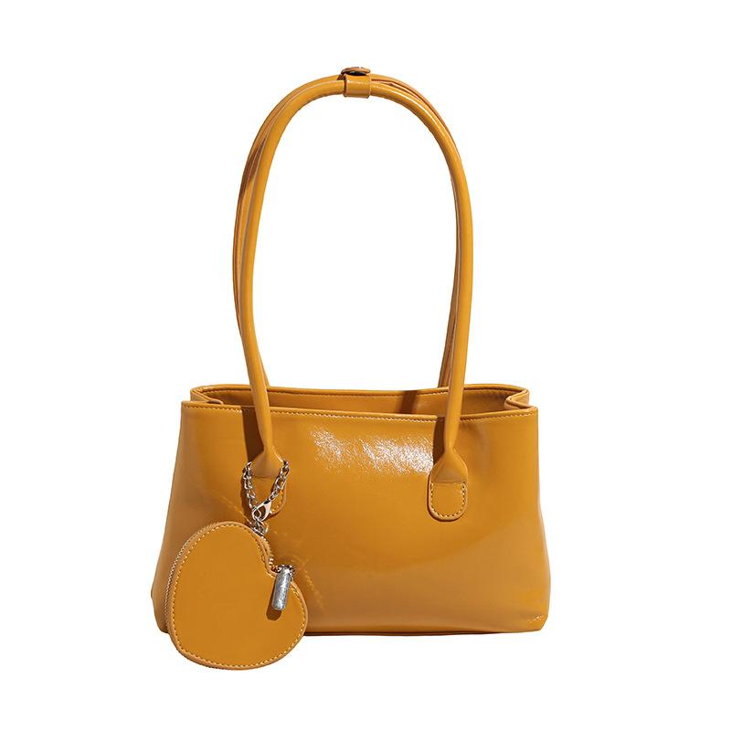 

New retro oil wax leather large capacity armpit bag work handbag commuter bag niche fashion shoulder bag жёлтый