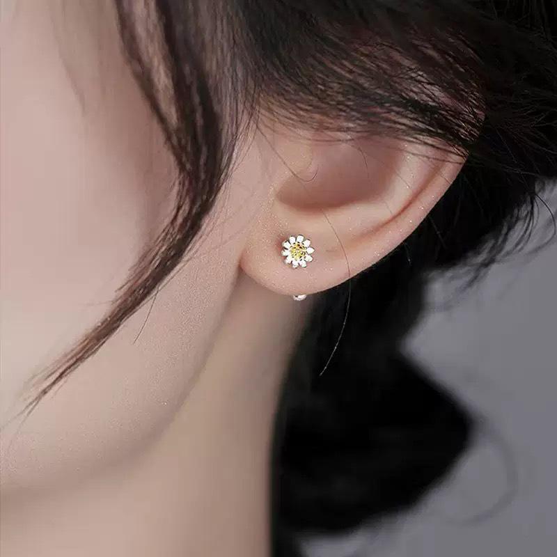 S925 Sterling Silver Daisy Flower Stud Earrings for Women, Korean Style. 925 Silver